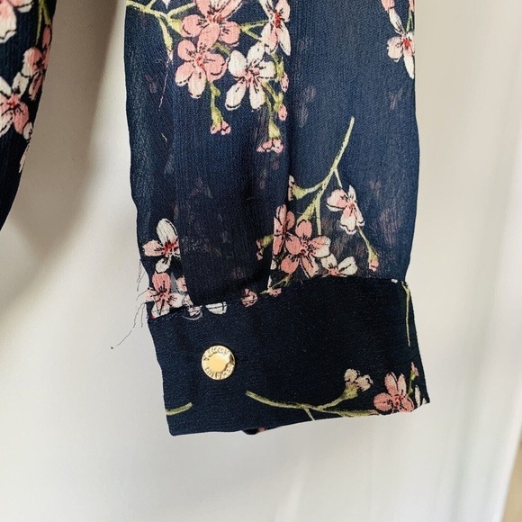 Tommy Hilfiger Women’s Long Sleeve Ruffled Front Floral Print Top Blouse Size S - Picture 12 of 12